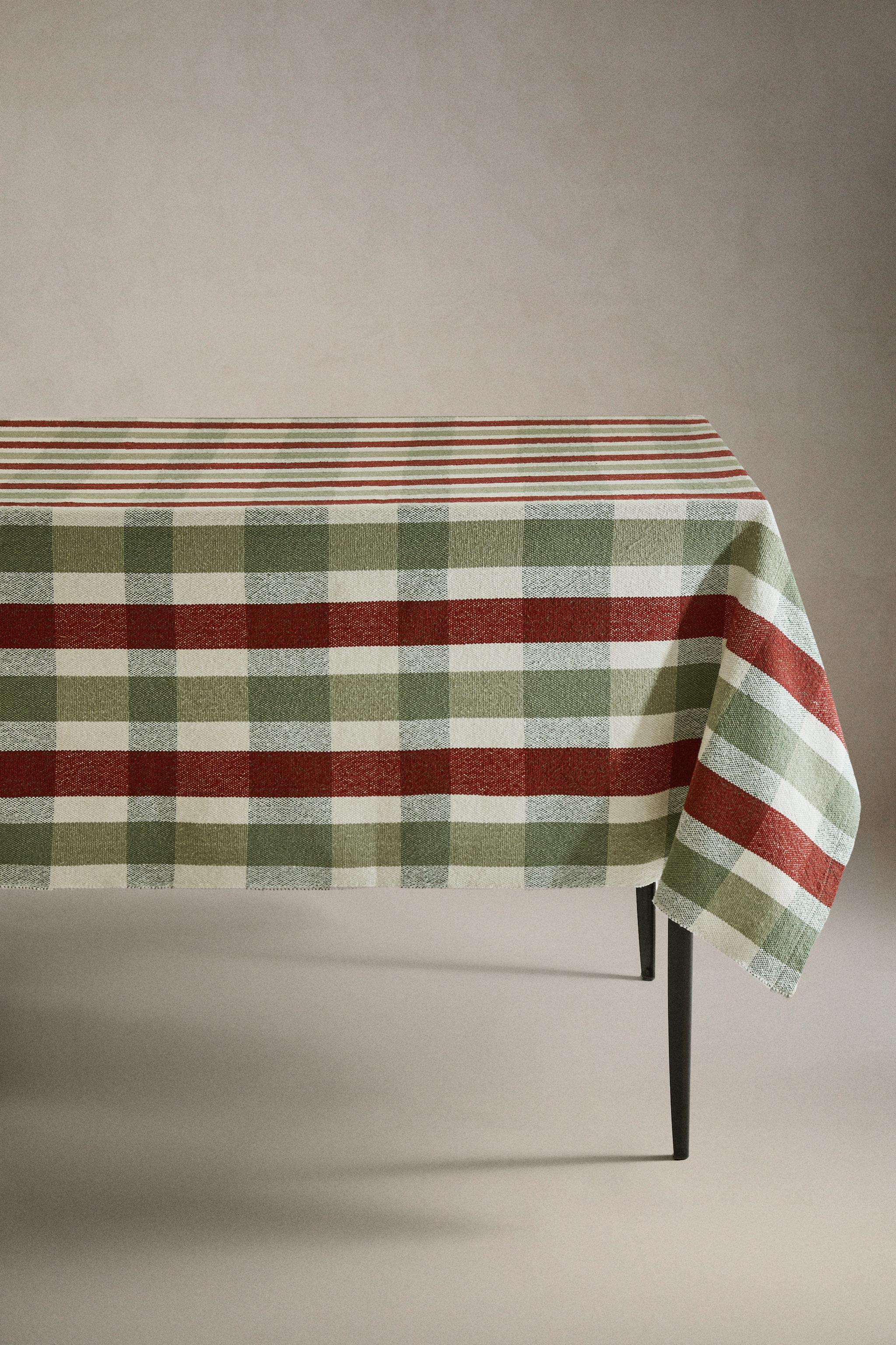 CHECK TABLECLOTH